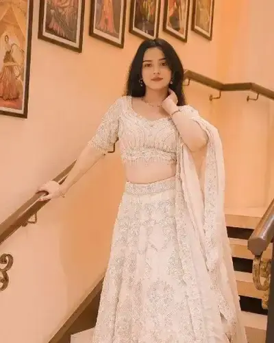 Escort Kharkhoda